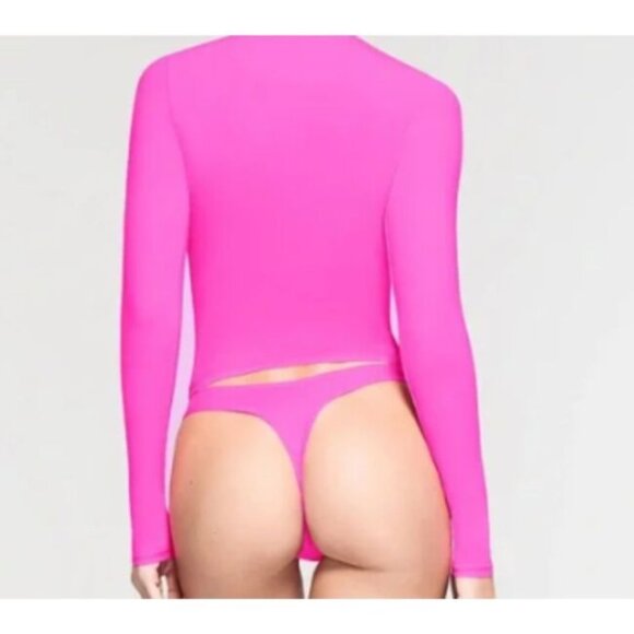 BUNDLE TWO SKIMS FITS EVERYBODY LONG SLEEVE T-SHIRTS  Size SMALL - Picture 4 of 12